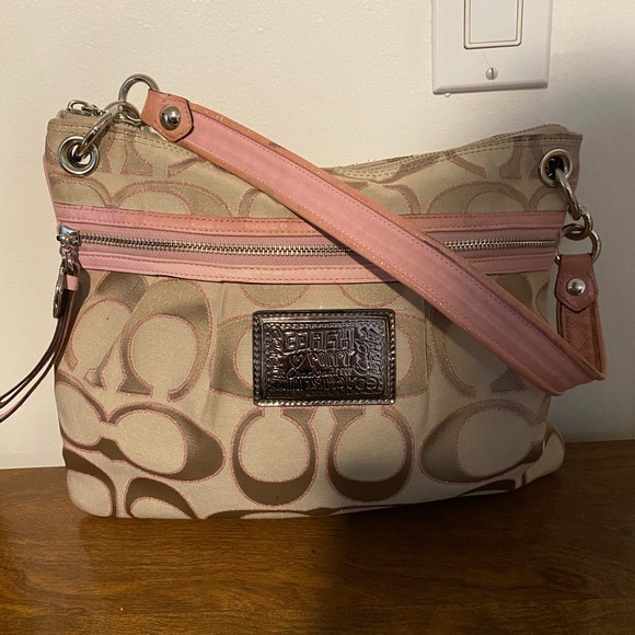 Coach purse over shoulder - Picture 2 of 12
